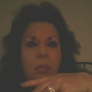 Meet your Posher, Deedee